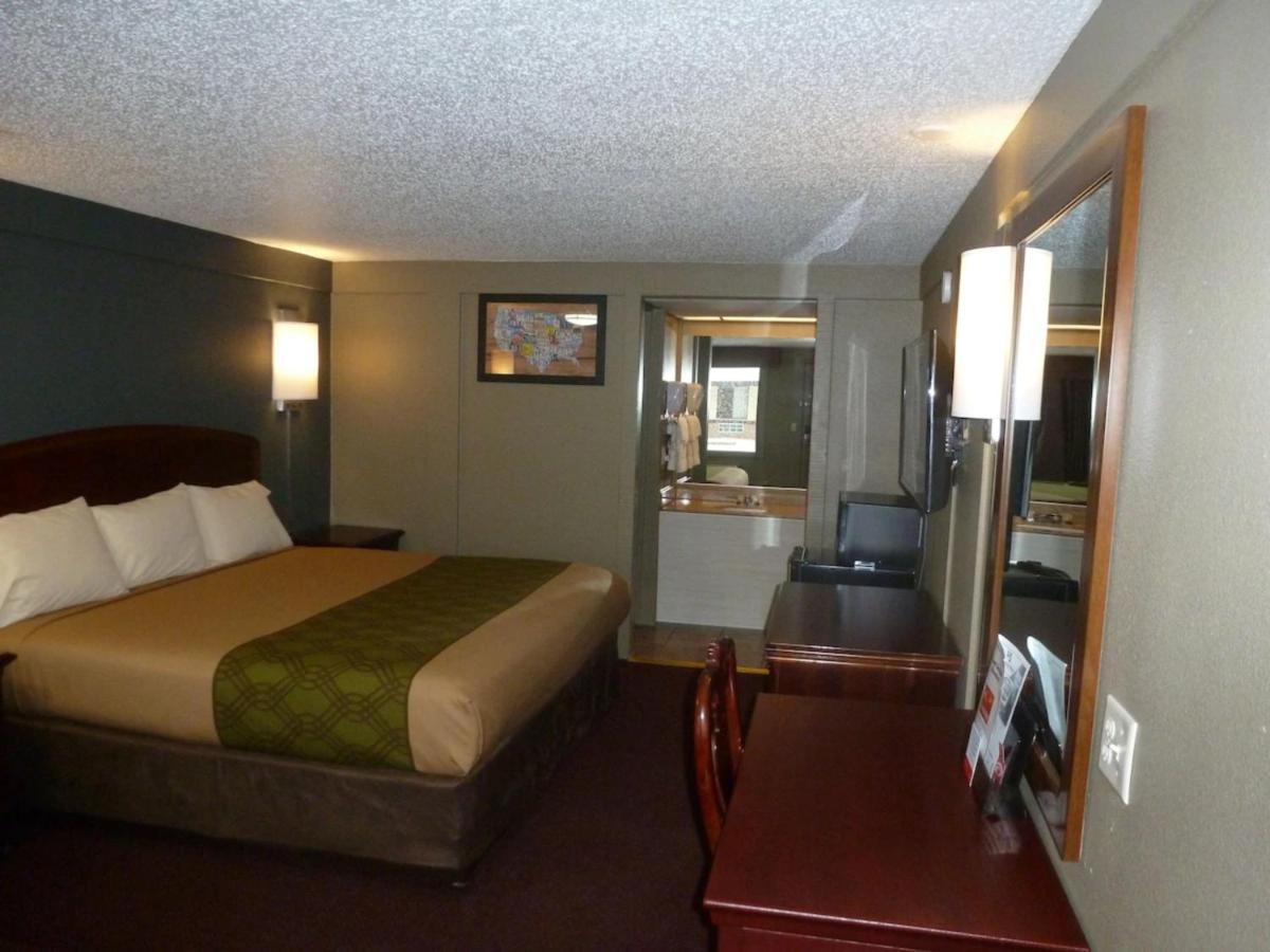 Econo Lodge Pittsburgh I-79 Экстерьер фото