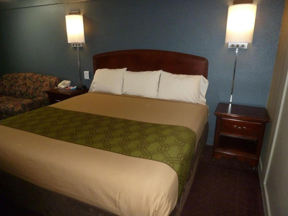 Econo Lodge Pittsburgh I-79 Экстерьер фото