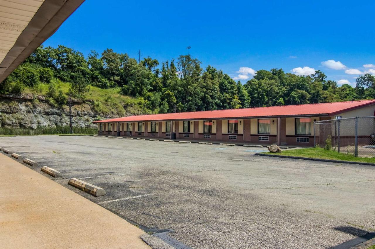 Econo Lodge Pittsburgh I-79 Экстерьер фото