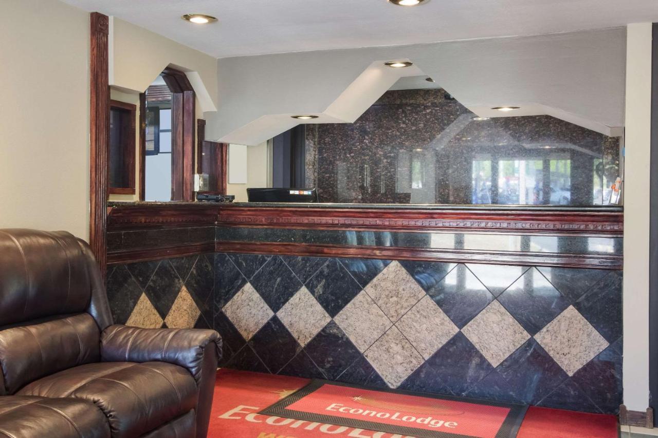 Econo Lodge Pittsburgh I-79 Экстерьер фото