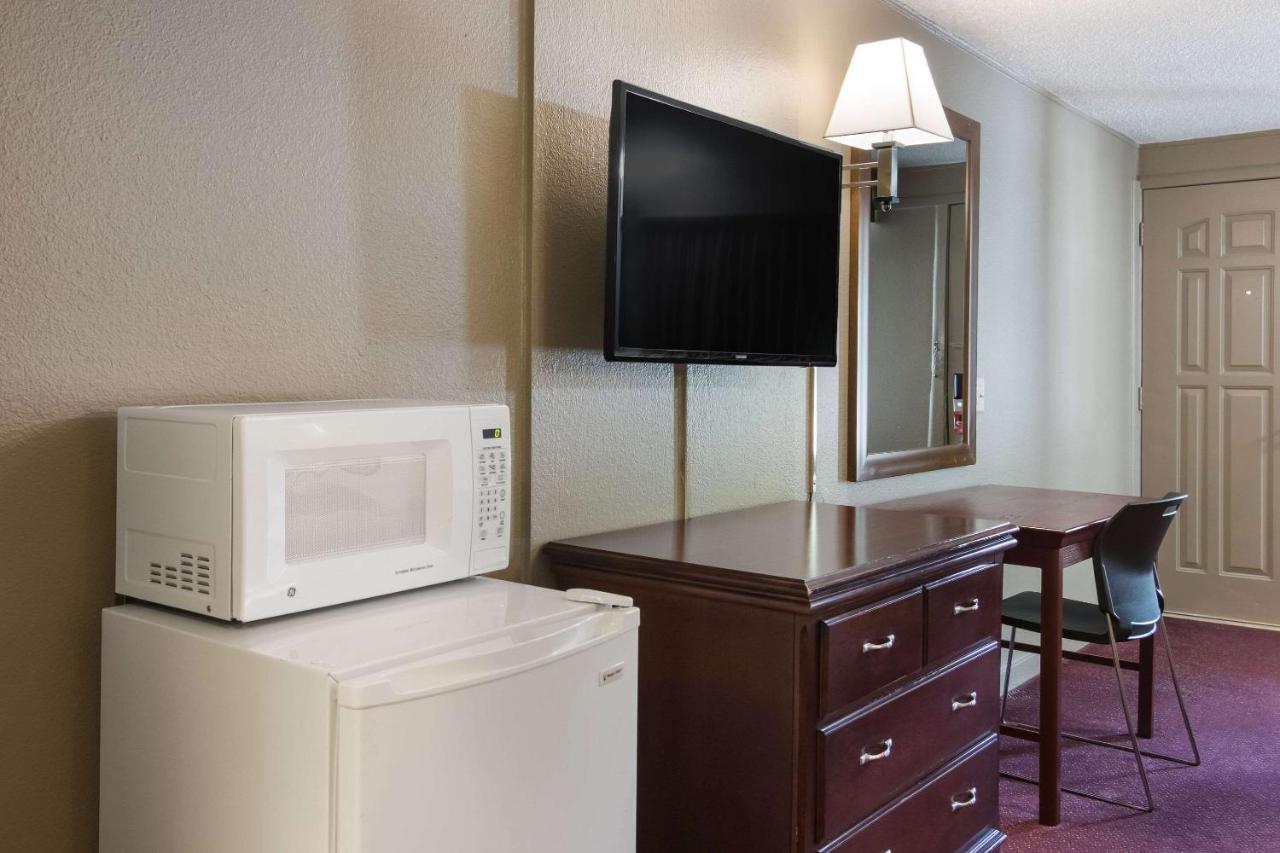 Econo Lodge Pittsburgh I-79 Экстерьер фото