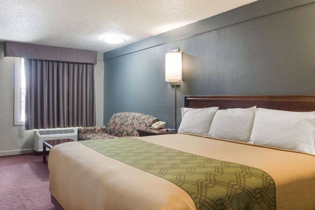 Econo Lodge Pittsburgh I-79 Экстерьер фото