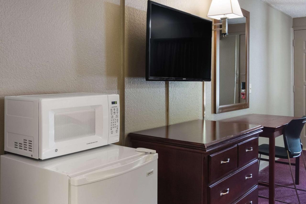 Econo Lodge Pittsburgh I-79 Экстерьер фото