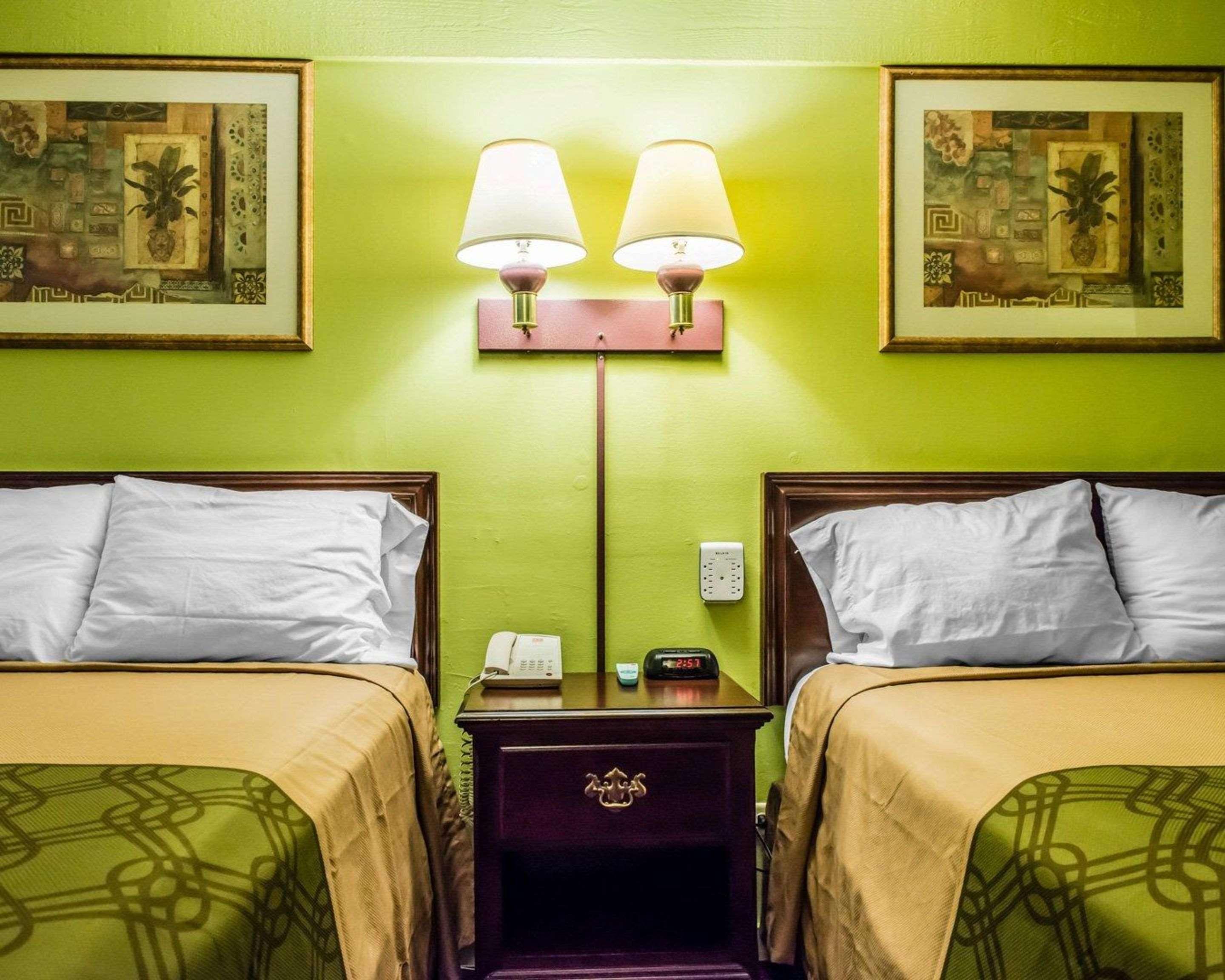 Econo Lodge Pittsburgh I-79 Экстерьер фото