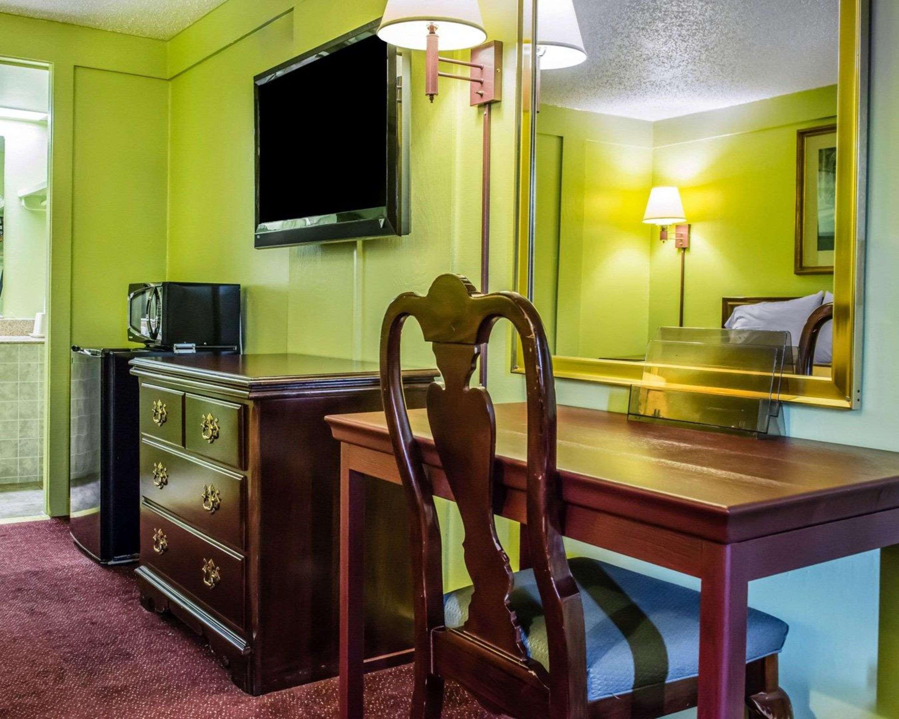Econo Lodge Pittsburgh I-79 Экстерьер фото