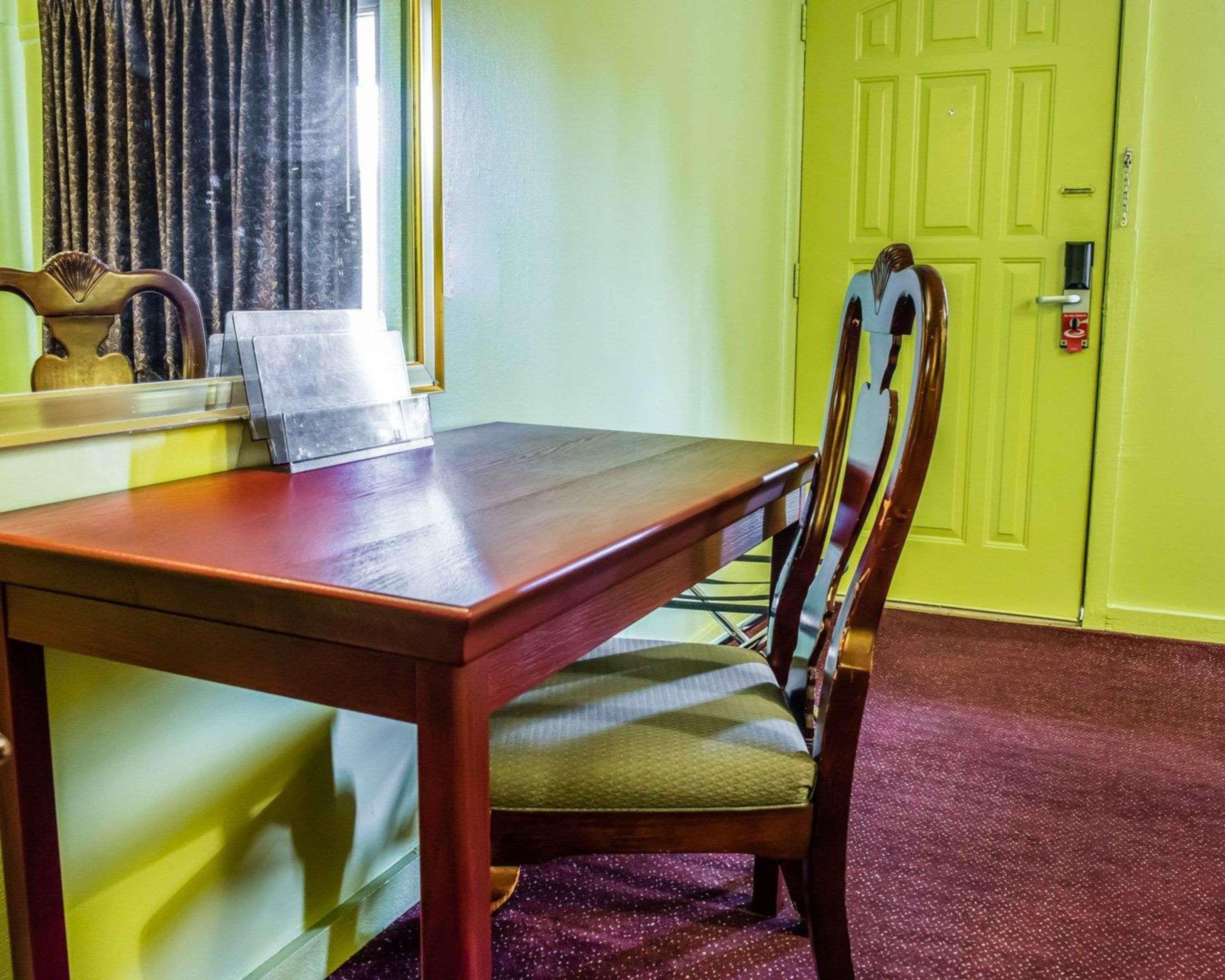 Econo Lodge Pittsburgh I-79 Экстерьер фото