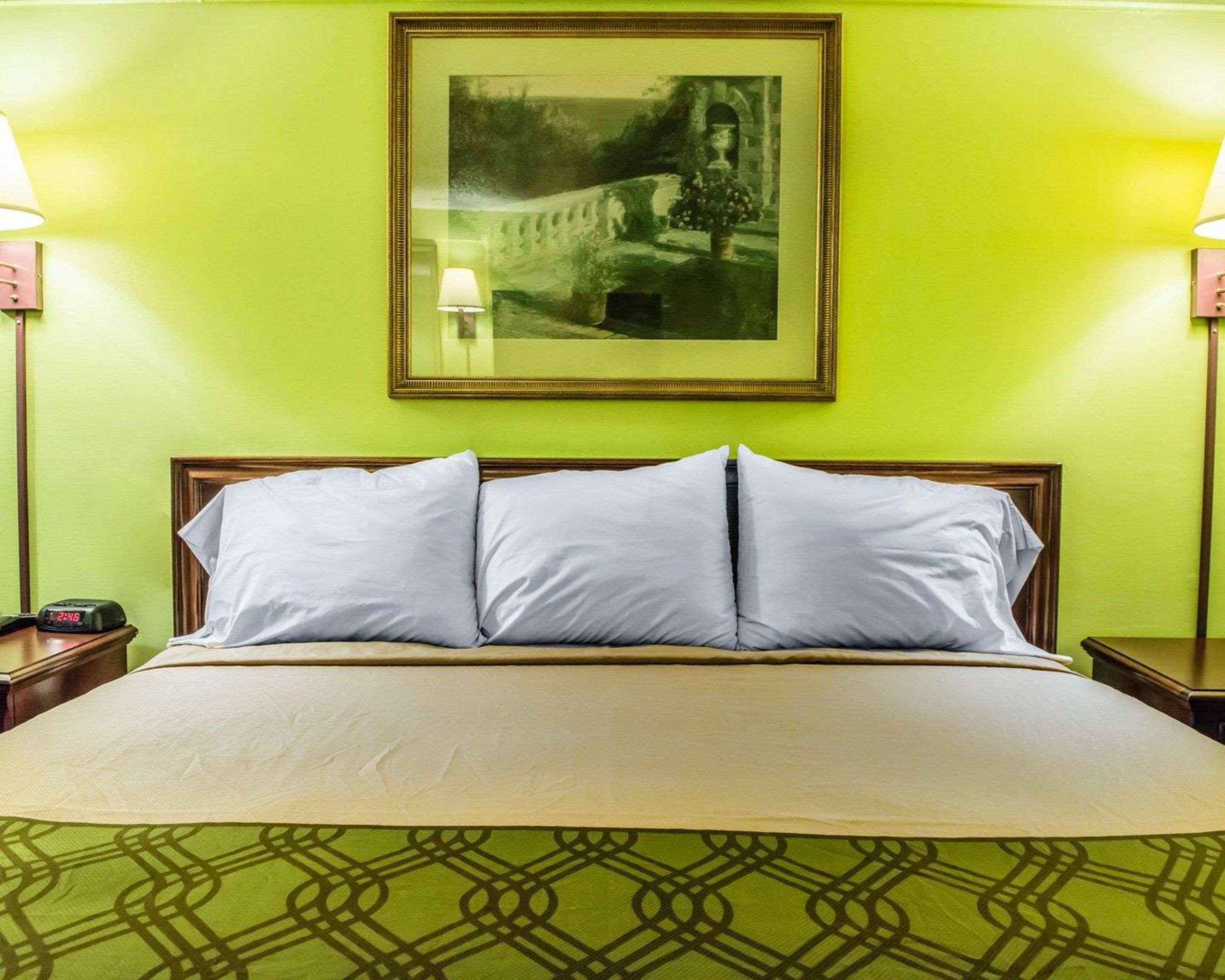 Econo Lodge Pittsburgh I-79 Экстерьер фото