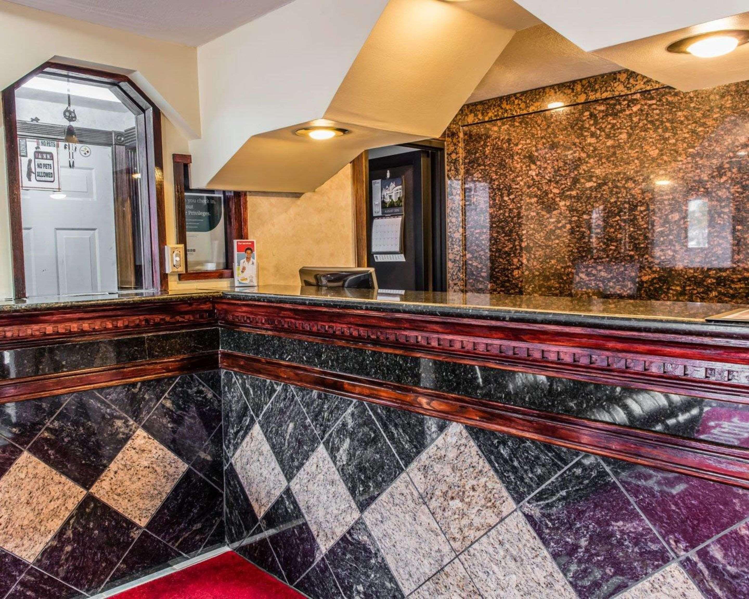 Econo Lodge Pittsburgh I-79 Экстерьер фото