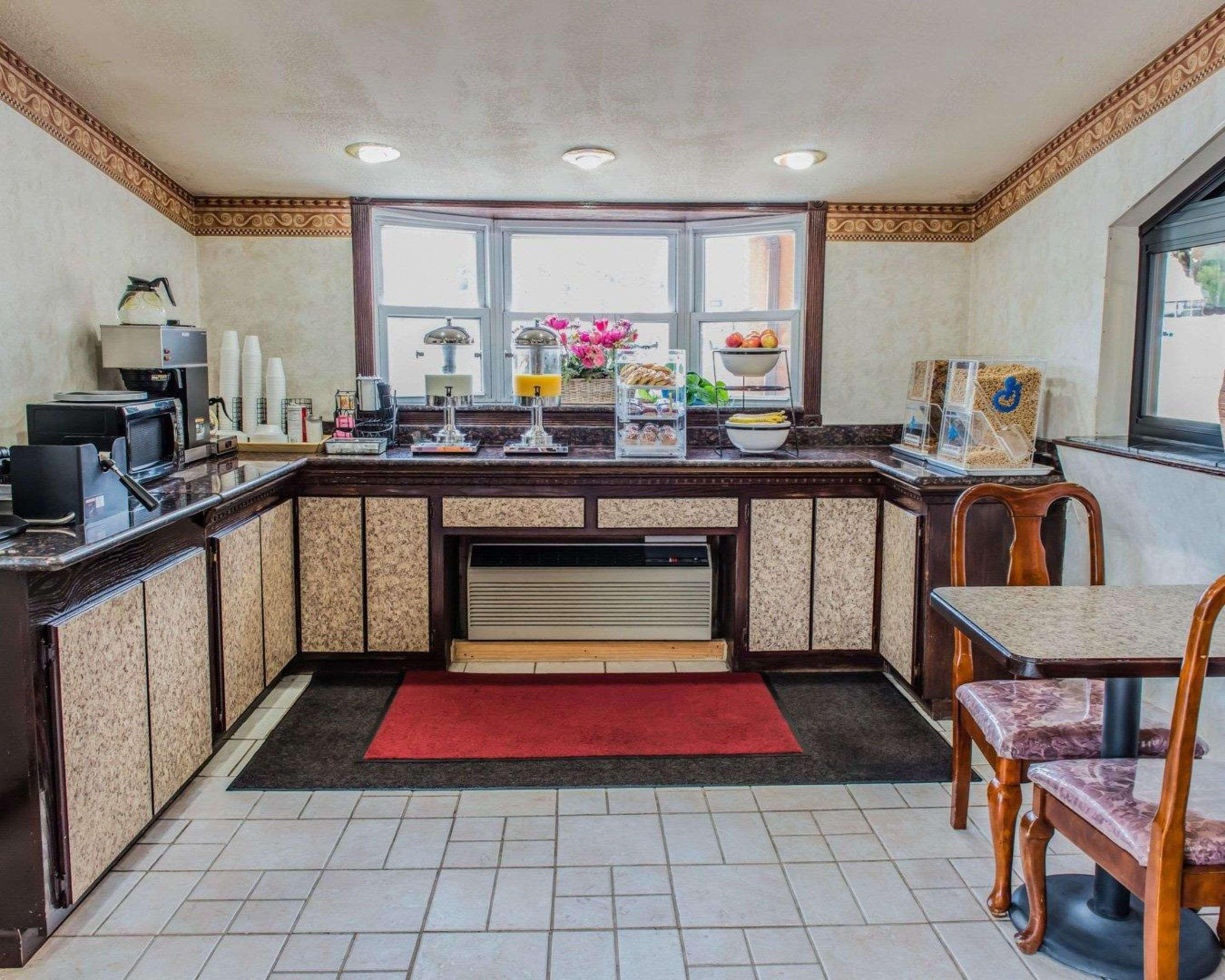 Econo Lodge Pittsburgh I-79 Экстерьер фото