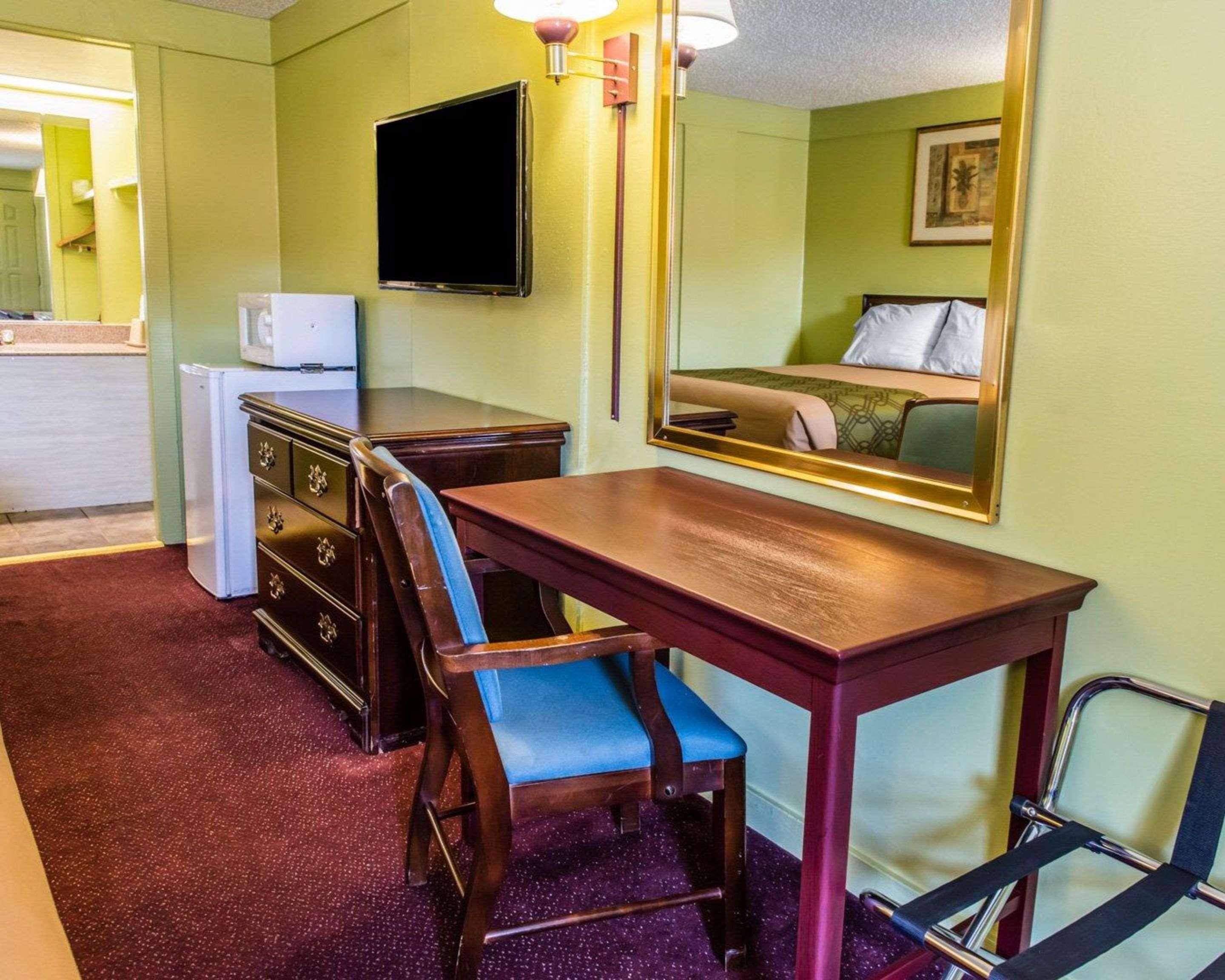 Econo Lodge Pittsburgh I-79 Экстерьер фото
